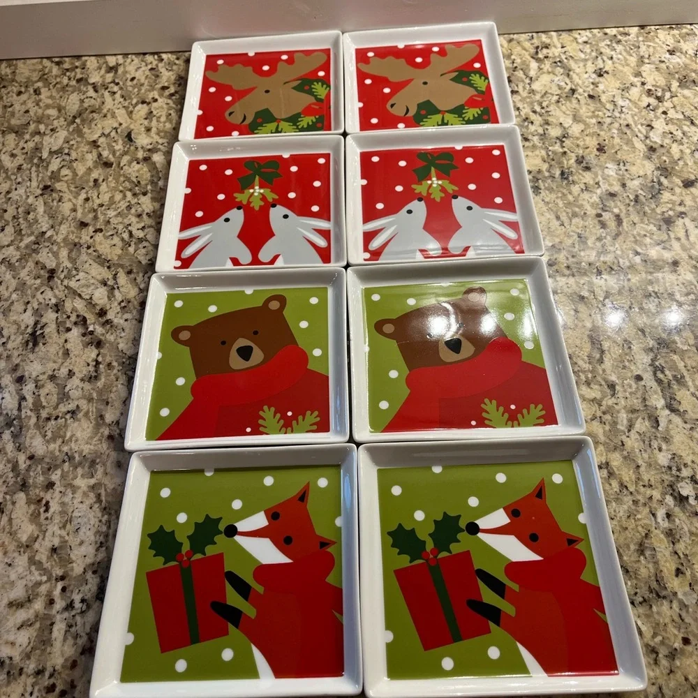 8 CRATE AND BARREL CHRISTMAS SQUARE APPETIZER DESSERT PLATES 6” NEW!